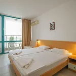 Delfin Hotel 3*