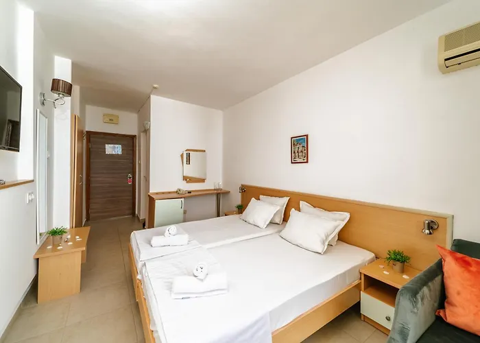 Готель Delfin 3*